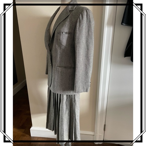 Vintage circa 80’s Dioresque pleat skirt w fitted jacket suit. - Picture 2 of 10